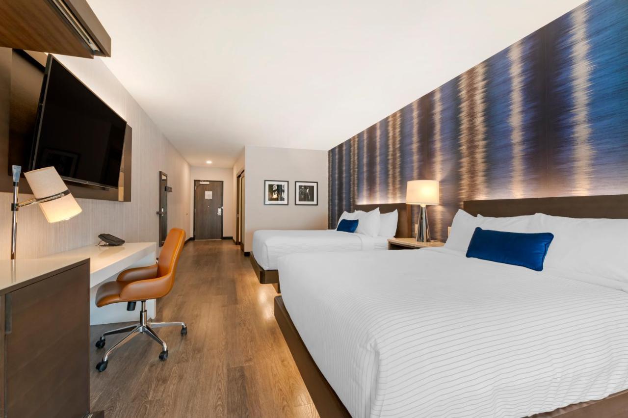 Cambria Hotel Detroit Downtown Exterior photo