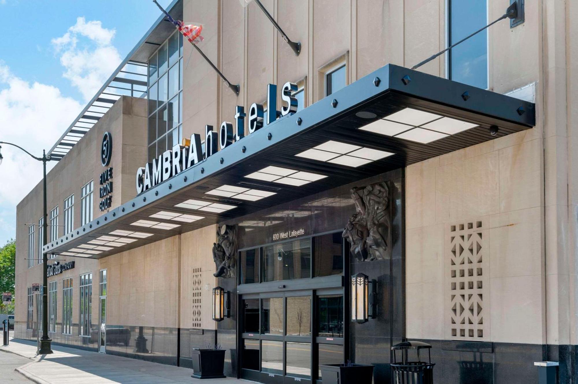 Cambria Hotel Detroit Downtown Exterior photo