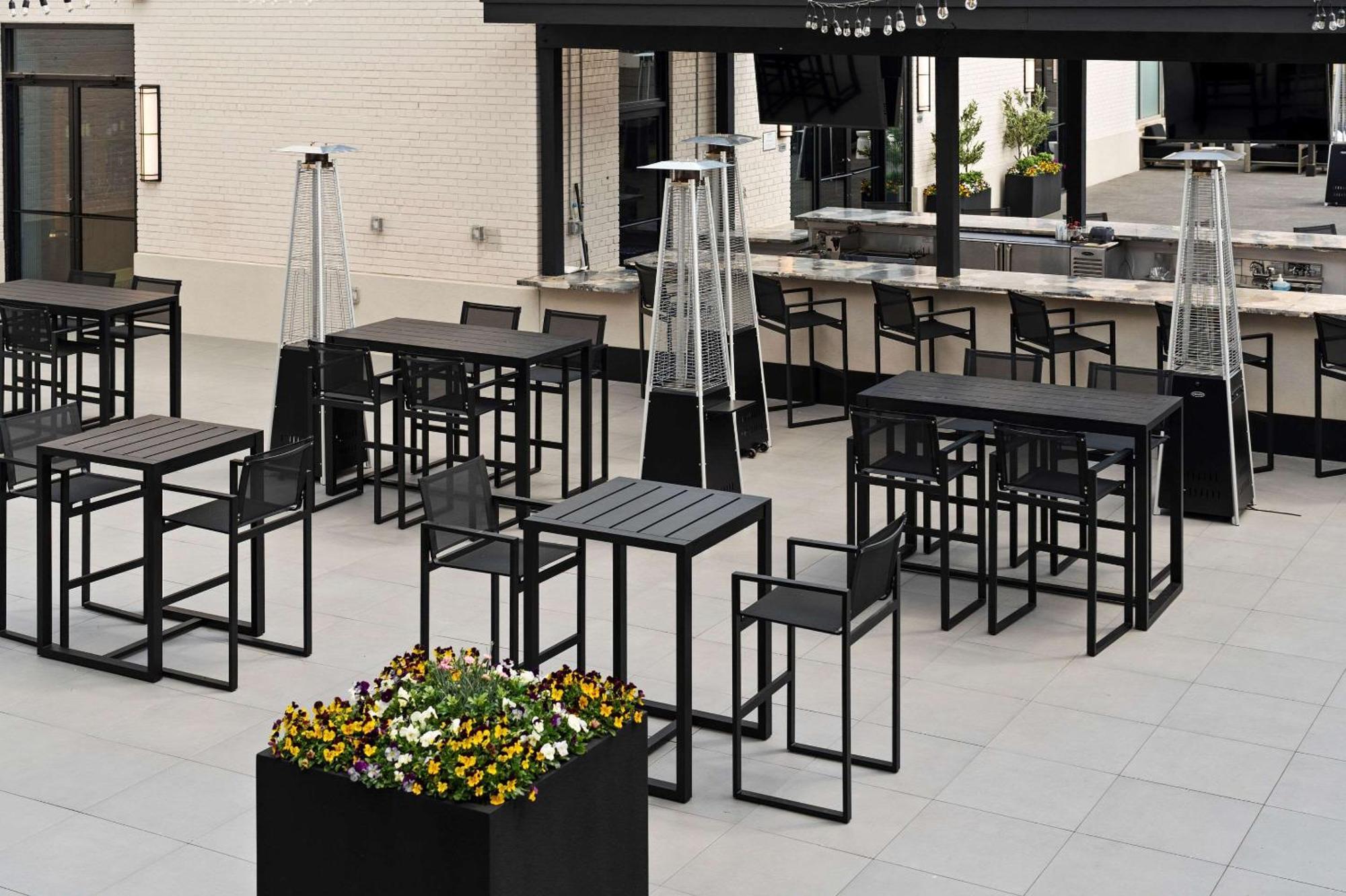 Cambria Hotel Detroit Downtown Exterior photo